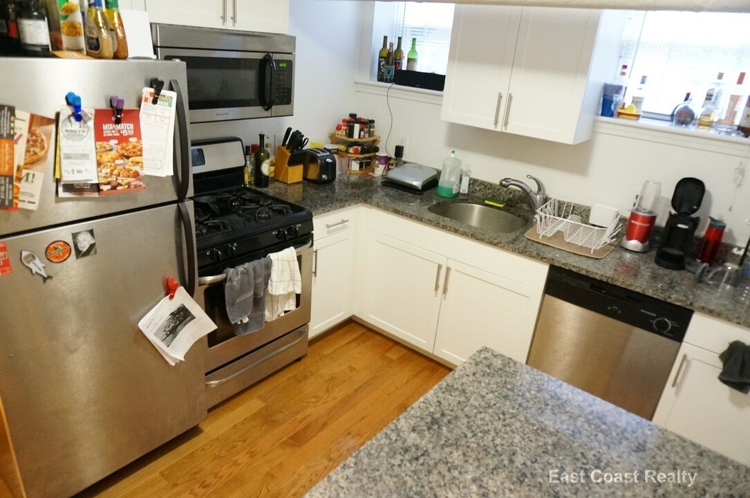 6 Camelot Ct-Unit -CCC in Boston, MA - Building Photo
