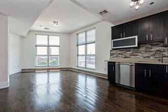 704 GRAND St in Jersey City, NJ - Building Photo - Building Photo
