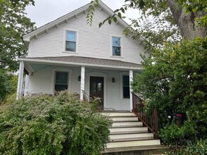 41 Narragansett Ave-Unit -A in Jamestown, RI - Foto de edificio - Building Photo