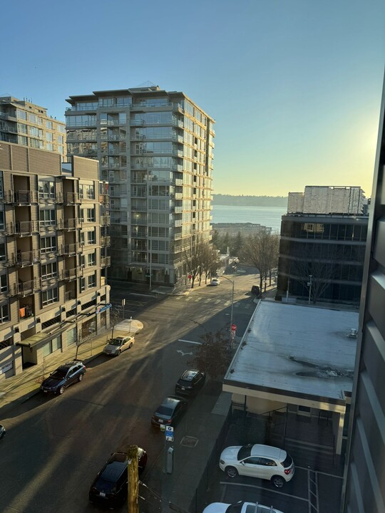 159 Denny Way, Unit 513 in Seattle, WA - Foto de edificio