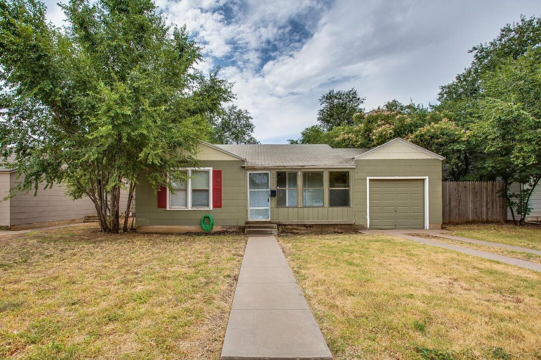 3313 30th St in Lubbock, TX - Building Photo