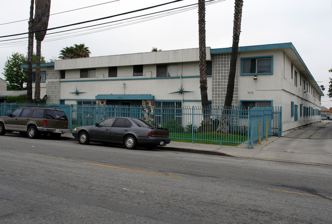 3940 W 102nd St in Inglewood, CA - Building Photo - Building Photo