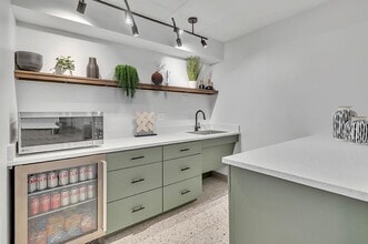 Haven Hobart in Hobart, IN - Foto de edificio - Building Photo