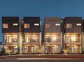 2136 Dennis St in Houston, TX - Building Photo