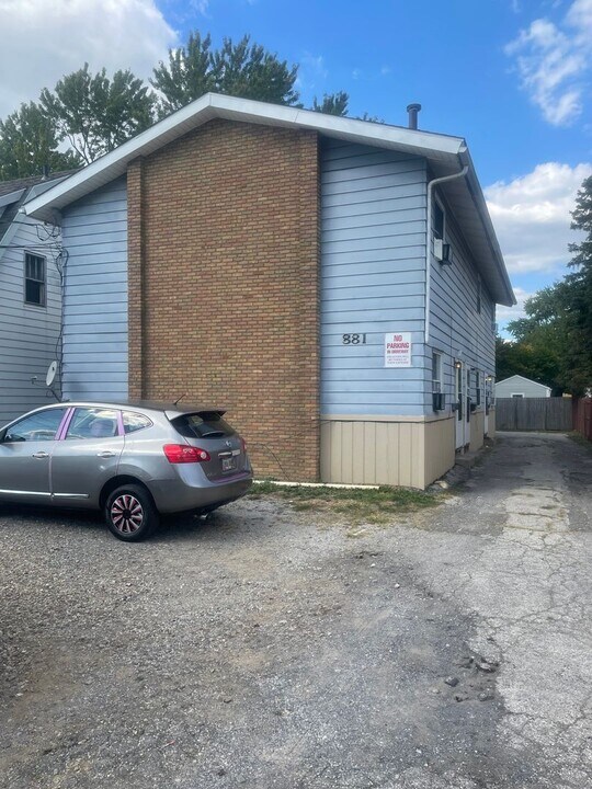 881 E Wilbeth Rd in Akron, OH - Building Photo