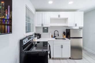 975-977 Southwest 10th Street-SI ID1324004P, Unit SI ID1324004P in Miami, FL - Building Photo - Building Photo