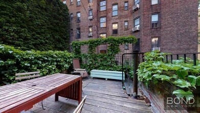322 2nd Ave in New York, NY - Building Photo - Building Photo