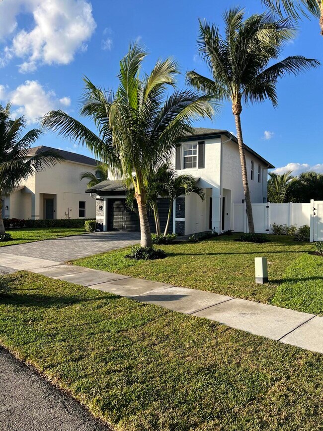 426 Lucky Ln in Delray Beach, FL - Building Photo - Building Photo