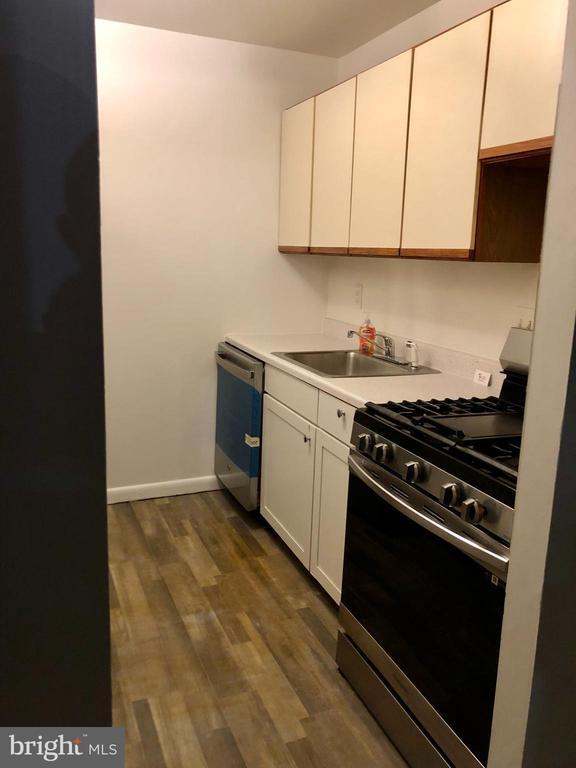 property at 2752 Hollywood Rd