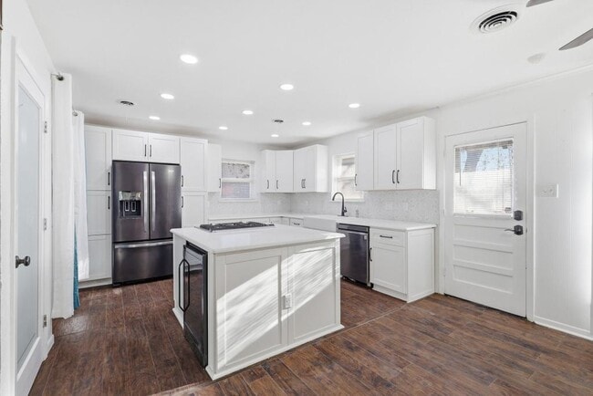 property at 106 N 9th St