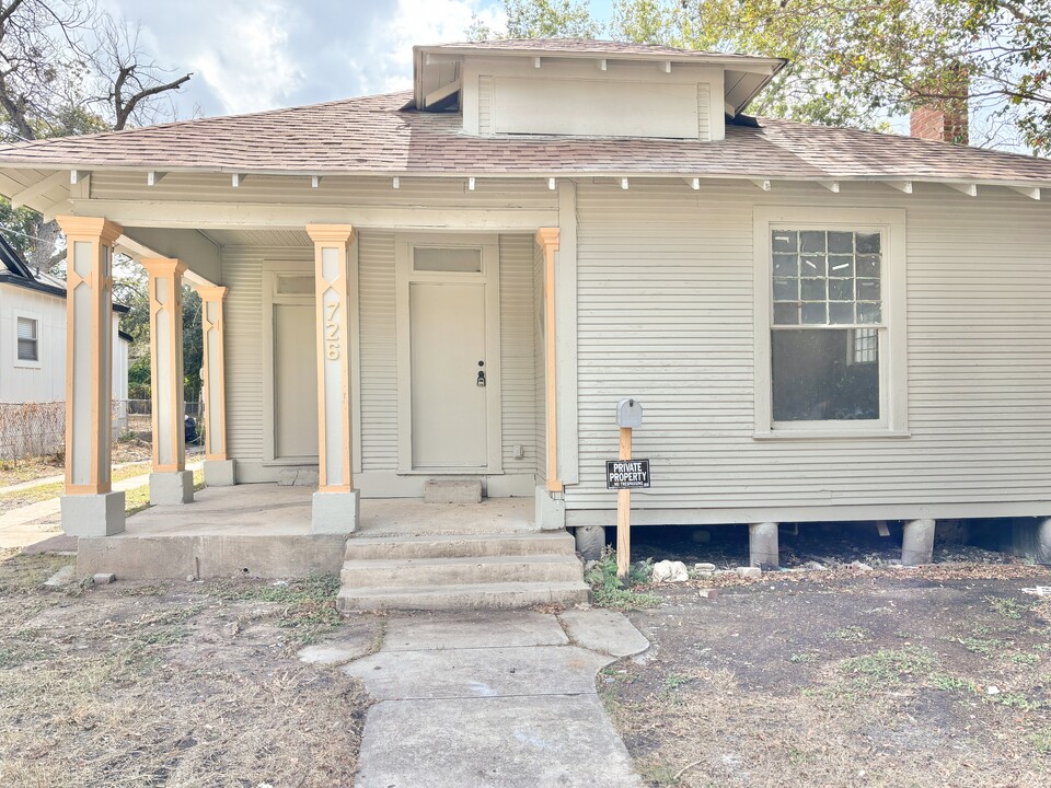 726 Porter St in San Antonio, TX - Building Photo