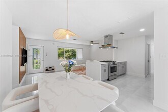 251 N 71st Ave in Hollywood, FL - Building Photo - Building Photo