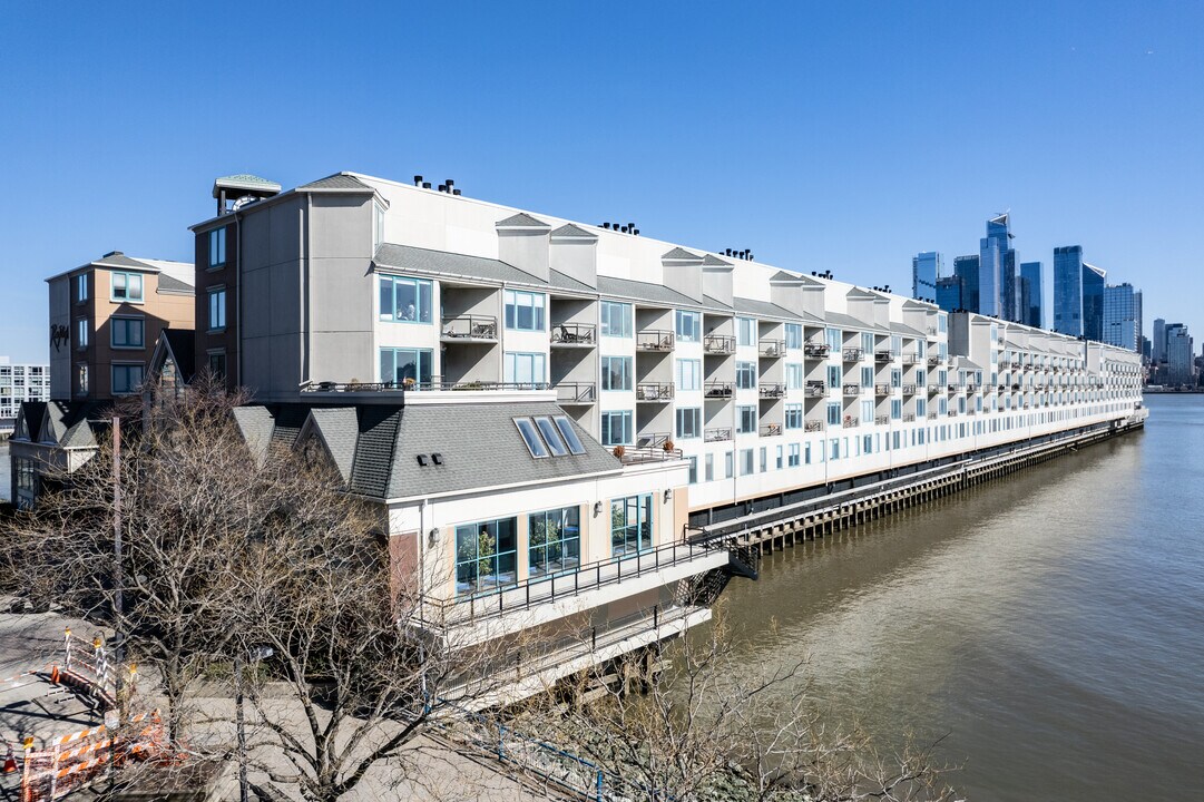 Riva Pointe in Weehawken, NJ - Building Photo