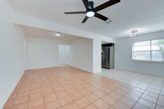 2413 Woodgate St in Houston, TX - Building Photo - Building Photo
