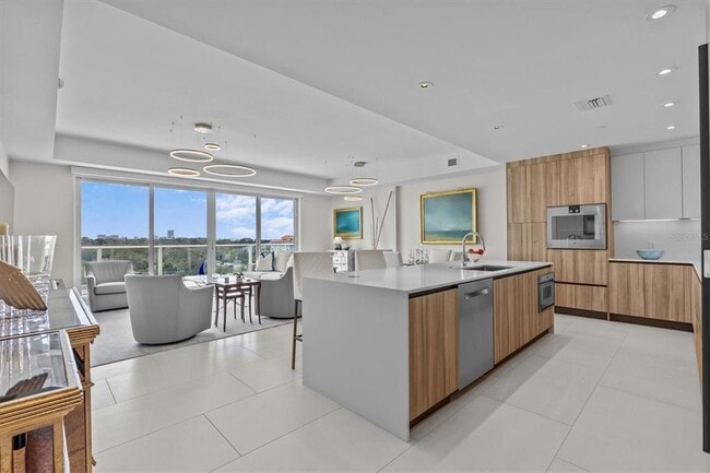 property at 1020 Sunset Point Rd