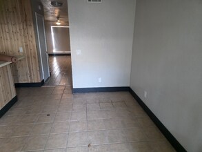 1327 Eastgate Dr in Norman, OK - Foto de edificio - Building Photo