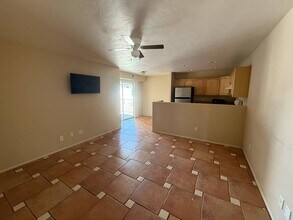 1620 N Wilmot Rd in Tucson, AZ - Foto de edificio - Building Photo
