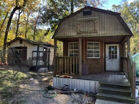 959- B W Lakeshore Dr in Bismarck, MO - Building Photo