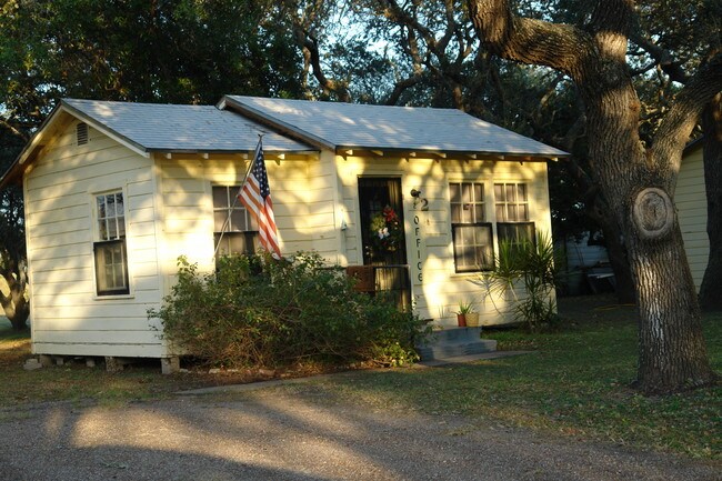 Don Ell Trailer Park in Aransas Pass, TX - Foto de edificio - Building Photo