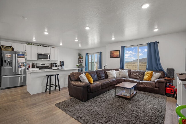 988 W Broadleaf Dr in Santaquin, UT - Building Photo - Building Photo