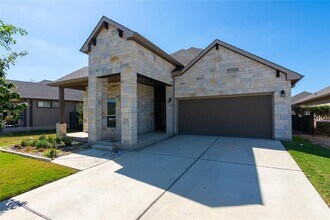 204 Serrano St in Georgetown, TX - Building Photo - Building Photo