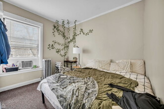 1347 E Hyde Park Blvd in Chicago, IL - Building Photo - Building Photo