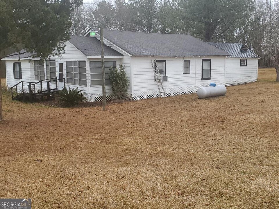 422 Solomons Ln in Dublin, GA - Building Photo