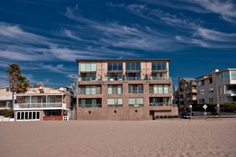 Marina Peninsula Apartments in Marina Del Rey, CA - Building Photo - Building Photo