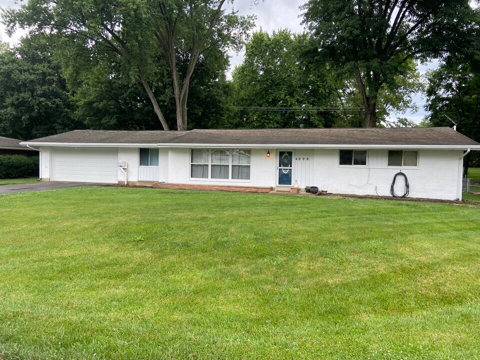 4098 Eckworth Dr in Bellbrook, OH - Building Photo