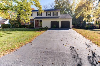 13 Cloverfield Dr in Albany, NY - Building Photo - Building Photo