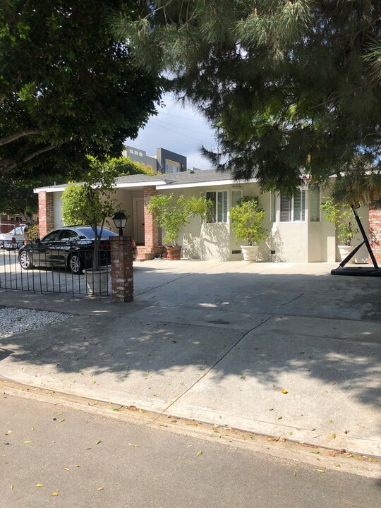 4833 Alcove Ave in Los Angeles, CA - Building Photo