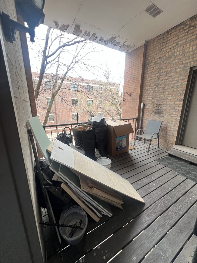 646 N Damen Ave, Unit 2r in Chicago, IL - Building Photo - Building Photo