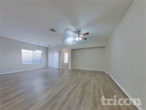 13038 W Aster Dr in El Mirage, AZ - Foto de edificio - Building Photo