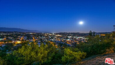 649 Cross Ave in Los Angeles, CA - Building Photo - Building Photo