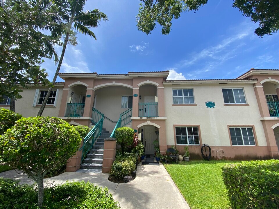 1260 SE 29th St, Unit 203 in Homestead, FL - Foto de edificio