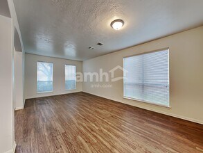 3931 Oak Plank Rd in Fresno, TX - Foto de edificio - Building Photo