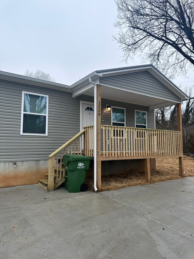 1229 E Harper Ave Rentals in Maryville, TN