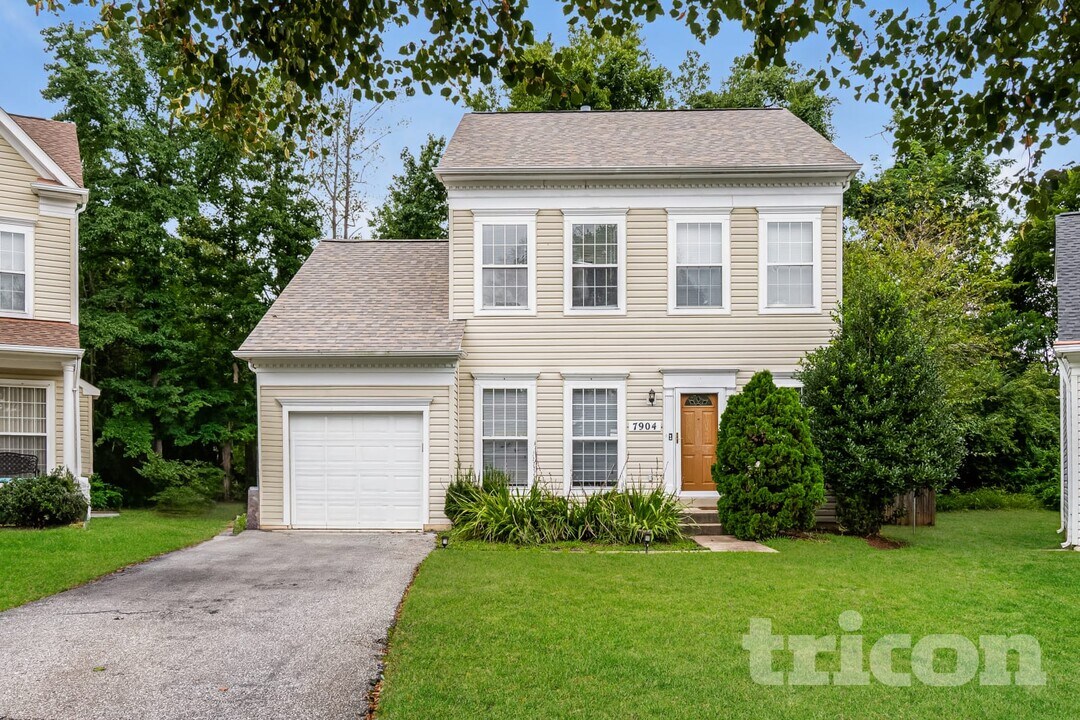 7904 Bardwell Ct in Clinton, MD - Foto de edificio