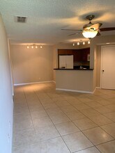 3370 Pinewalk Dr N, Unit 1215 in Margate, FL - Foto de edificio - Building Photo