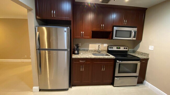 101 SW 3rd Ave in Boca Raton, FL - Building Photo - Building Photo