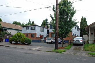 Mel-Grace Court in Portland, OR - Building Photo - Building Photo