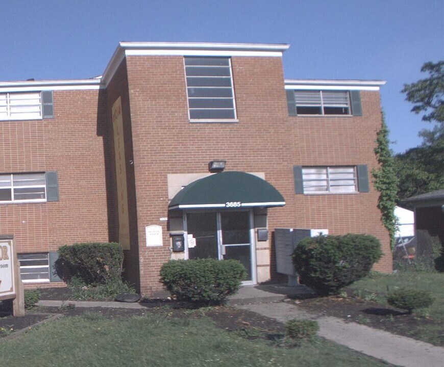 3685 Cleveland Ave in Columbus, OH - Building Photo