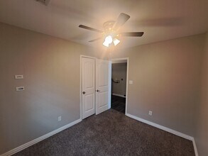 615 Royal Crest Dr in Mesquite, TX - Building Photo - Building Photo