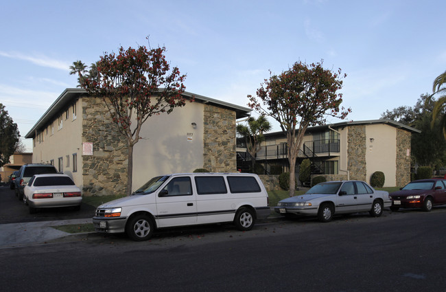 2273-2277 Maple St in Costa Mesa, CA - Foto de edificio - Building Photo