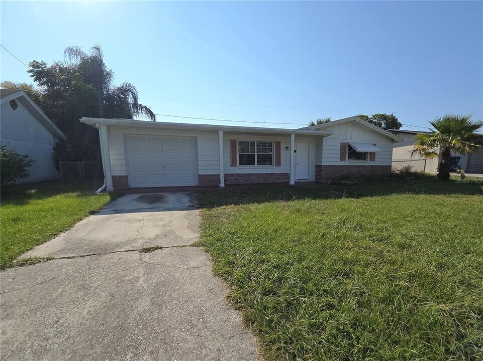 3513 Westchester Dr in Holiday, FL - Foto de edificio