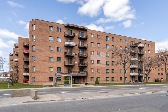 4655 Henri-Bourassa Boul O in St. Laurent, QC - Building Photo - Building Photo