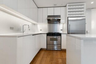 430 Albee Square W in Brooklyn, NY - Building Photo