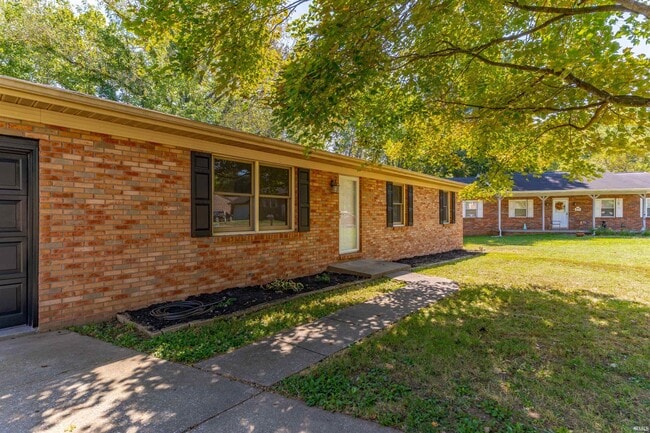 6800 Oakmont Ct in Newburgh, IN - Building Photo - Building Photo