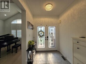 201 Selwyn Rd in Richmond Hill, ON - Building Photo - Building Photo