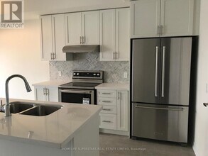 3068 Cascade Common in Oakville, ON - Building Photo - Building Photo